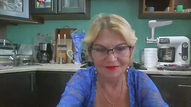 Snapshot of Heidi-Helga chatting on September 12, 2025, 4:23 am Heidi-Helga online show from September 12, 2025, 4:23 am
