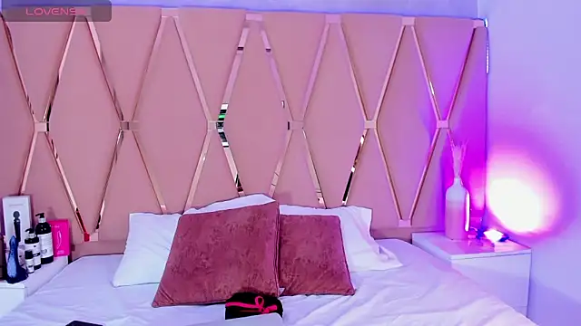 Snapshot of Emily_Black1 chatting on October 11, 2025, 2:55 am Emily Black1 online show from October 11, 2025, 2:55 am