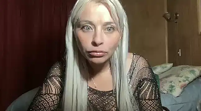 Snapshot of WhiteSnow09 chatting on March 11, 2025, 12:54 am WhiteSnow09 online show from March 11, 2025, 12:54 am