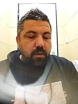 Snapshot of Alexander18edd chatting on October 3, 2025, 11:29 am Alexander18edd online show from October 3, 2025, 11:29 am