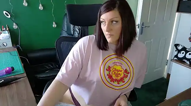 Snapshot of CurvyNolaMILFx chatting on March 13, 2025, 10:47 am CurvyNolaMILFx online show from March 13, 2025, 10:47 am