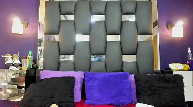 Snapshot of EMYCLARK01 chatting on March 18, 2025, 12:16 am EMYCLARK01 online show from March 18, 2025, 12:16 am