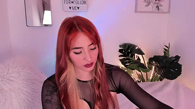 Snapshot of purplemoonn_ chatting on March 12, 2025, 4:02 pm purplemoonn  online show from March 12, 2025, 4:02 pm