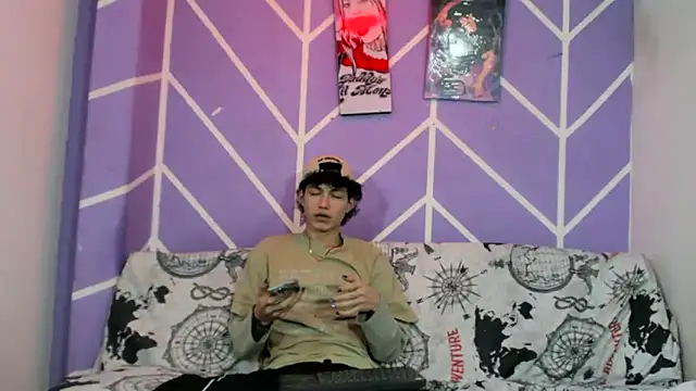 Snapshot of Maxxi_hot23 chatting on September 18, 2025, 7:27 pm Maxxi hot23 online show from September 18, 2025, 7:27 pm