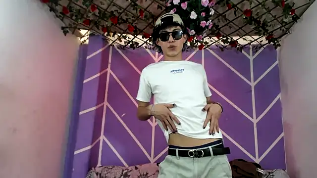 Snapshot of Maxxi_hot23 chatting on September 19, 2025, 8:09 pm Maxxi hot23 online show from September 19, 2025, 8:09 pm