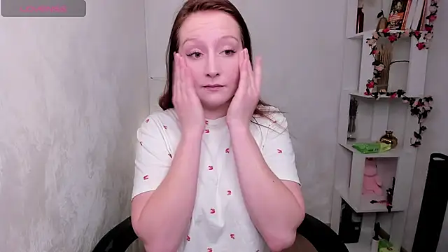 Snapshot of LinaFlawless chatting on October 14, 2025, 2:34 am LinaFlawless online show from October 14, 2025, 2:34 am