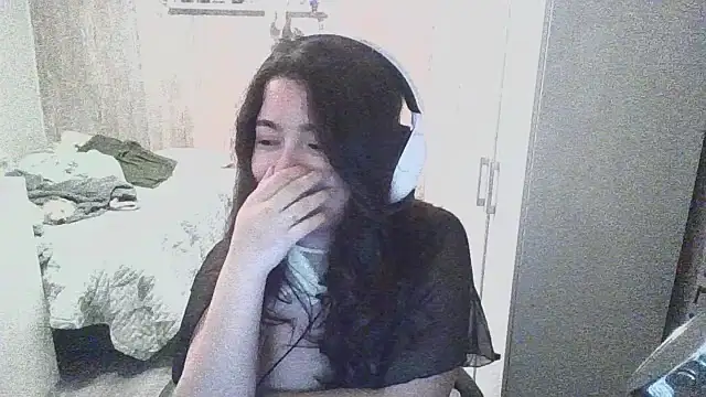 Snapshot of Piolapk chatting on October 3, 2025, 1:57 am Piolapk online show from October 3, 2025, 1:57 am