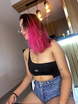 Snapshot of allison_wen chatting on March 17, 2025, 12:08 am allison wen online show from March 17, 2025, 12:08 am