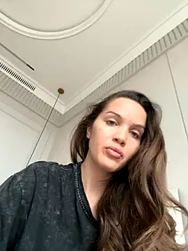 Snapshot of Beverly_Hilll chatting on October 26, 2025, 12:11 pm Beverly Hilll online show from October 26, 2025, 12:11 pm