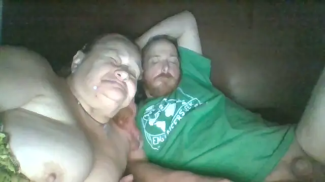 Snapshot of SpnzTnT chatting on October 9, 2025, 6:55 am SpnzTnT online show from October 9, 2025, 6:55 am