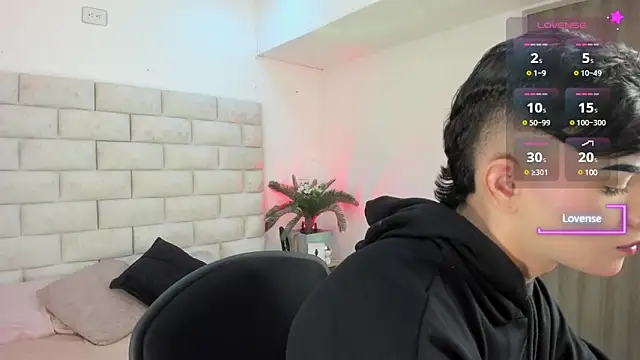 Dylan Turnerr online show from March 11, 2025, 4:43 am