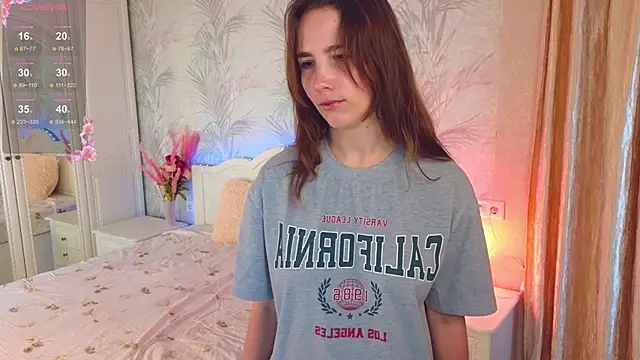 Snapshot of JaneVibes chatting on October 8, 2025, 6:44 am JaneVibes online show from October 8, 2025, 6:44 am