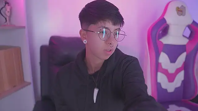 Snapshot of tommy_blue chatting on October 10, 2025, 8:30 pm tommy blue online show from October 10, 2025, 8:30 pm