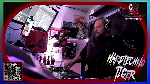 Snapshot of C-Stel-D-Tiger chatting on October 19, 2025, 8:31 pm C-Stel-D-Tiger online show from October 19, 2025, 8:31 pm