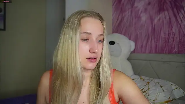 Snapshot of Eva_Mia1 chatting on October 20, 2025, 10:43 pm Eva Mia1 online show from October 20, 2025, 10:43 pm