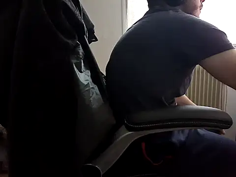 Snapshot of Tutur19 chatting on March 15, 2025, 3:37 pm Tutur19 online show from March 15, 2025, 3:37 pm