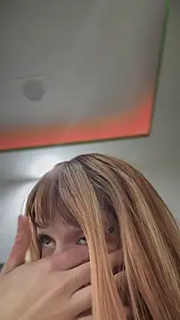 Snapshot of LoganPeny chatting on November 1, 2025, 5:31 am LoganPeny online show from November 1, 2025, 5:31 am