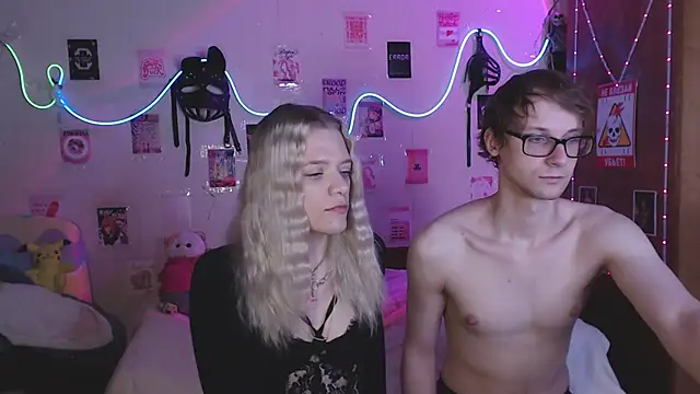 Snapshot of Your_Horny_Friends chatting on September 12, 2025, 11:21 am Your Horny Friends online show from September 12, 2025, 11:21 am