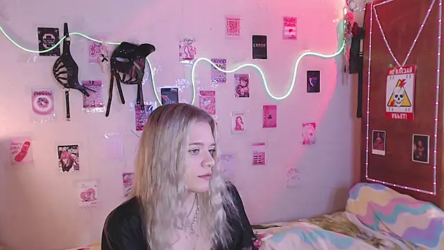 Snapshot of Your_Horny_Friends chatting on September 30, 2025, 11:59 am Your Horny Friends online show from September 30, 2025, 11:59 am