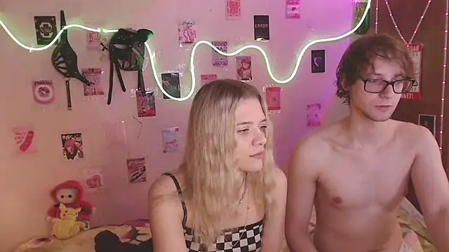 Snapshot of Your_Horny_Friends chatting on October 17, 2025, 1:25 pm Your Horny Friends online show from October 17, 2025, 1:25 pm