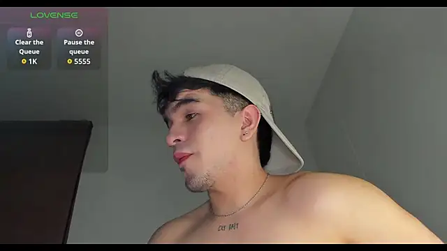 Snapshot of cmzo_ chatting on October 13, 2025, 12:43 am cmzo  online show from October 13, 2025, 12:43 am