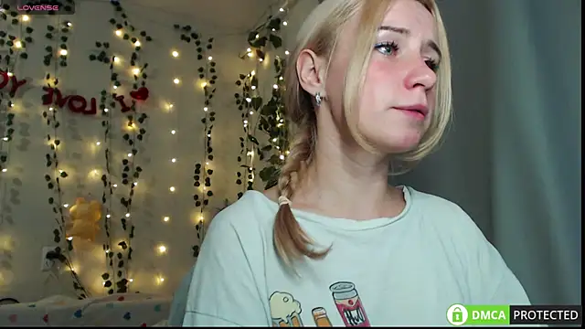 Mia  Kitty online show from October 9, 2025, 6:39 pm