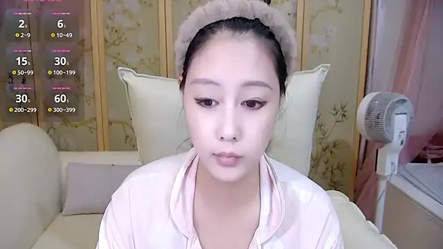 Xiaoxuan-baby online show from October 13, 2025, 2:39 pm