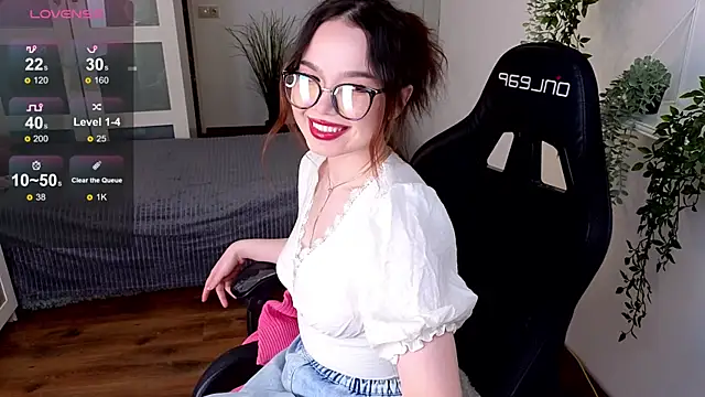 Snapshot of maddymystie chatting on March 17, 2025, 7:04 pm maddymystie online show from March 17, 2025, 7:04 pm