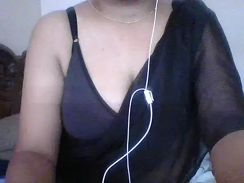 Snapshot of snehashreyatamil chatting on October 30, 2025, 8:27 am snehashreyatamil online show from October 30, 2025, 8:27 am