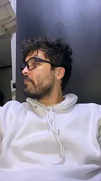 Freakydrag online show from November 13, 2025, 8:24 am