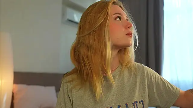 Snapshot of Cyberheart_ chatting on October 2, 2025, 12:45 pm Cyberheart online show from October 2, 2025, 12:45 pm