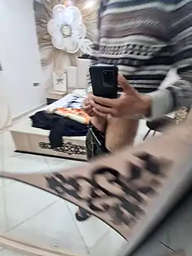 Snapshot of amirzinou chatting on November 9, 2025, 10:35 am amirzinou online show from November 9, 2025, 10:35 am