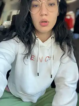 Snapshot of MeekyRich chatting on October 10, 2025, 4:11 am MeekyRich online show from October 10, 2025, 4:11 am