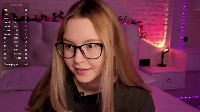 Snapshot of FlowersLover chatting on November 9, 2025, 9:02 pm FlowersLover online show from November 9, 2025, 9:02 pm