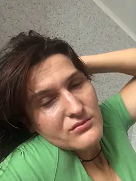 Snapshot of NikaSwan2831 chatting on October 9, 2025, 10:13 am NikaSwan2831 online show from October 9, 2025, 10:13 am