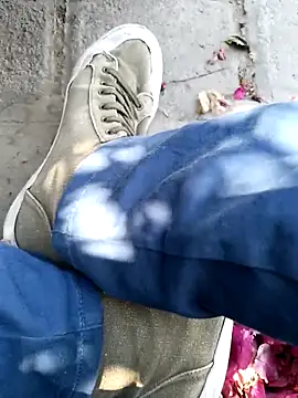 Snapshot of Ravenvodka chatting on September 8, 2025, 8:19 pm Ravenvodka online show from September 8, 2025, 8:19 pm