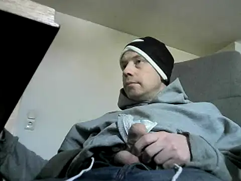 Snapshot of skateboy78 chatting on January 3, 2025, 12:30 pm skateboy78 online show from January 3, 2025, 12:30 pm