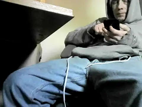 Snapshot of skateboy78 chatting on March 17, 2025, 2:12 pm skateboy78 online show from March 17, 2025, 2:12 pm