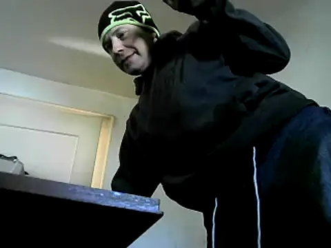 Snapshot of skateboy78 chatting on March 19, 2025, 10:11 am skateboy78 online show from March 19, 2025, 10:11 am