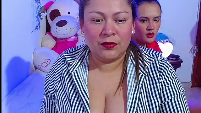 Snapshot of AngelsShow_ chatting on November 7, 2025, 6:41 pm AngelsShow online show from November 7, 2025, 6:41 pm