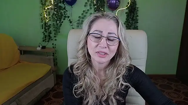 Snapshot of Habibi_Honeyy chatting on September 18, 2025, 11:01 am Habibi Honeyy online show from September 18, 2025, 11:01 am