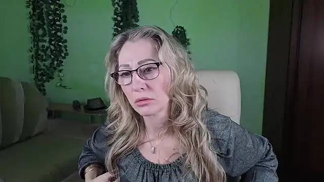 Snapshot of Habibi_Honeyy chatting on October 17, 2025, 4:59 am Habibi Honeyy online show from October 17, 2025, 4:59 am