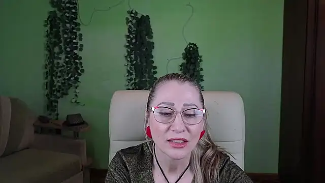 Snapshot of Habibi_Honeyy chatting on October 19, 2025, 11:11 am Habibi Honeyy online show from October 19, 2025, 11:11 am