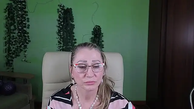 Snapshot of Habibi_Honeyy chatting on October 22, 2025, 11:54 am Habibi Honeyy online show from October 22, 2025, 11:54 am