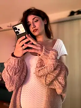 Snapshot of ScarletBloom_ chatting on October 8, 2025, 1:42 pm ScarletBloom online show from October 8, 2025, 1:42 pm