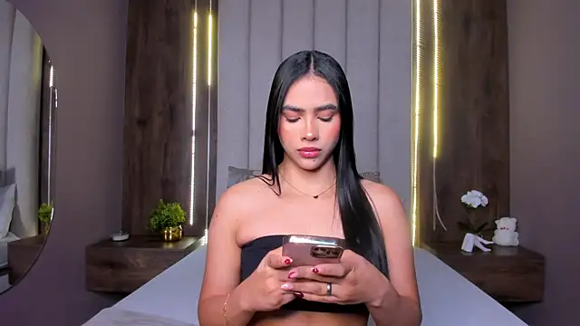 Snapshot of LucySalvatore_ chatting on September 19, 2025, 11:55 am LucySalvatore  online show from September 19, 2025, 11:55 am