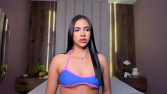 Snapshot of LucySalvatore_ chatting on September 20, 2025, 2:07 pm LucySalvatore  online show from September 20, 2025, 2:07 pm