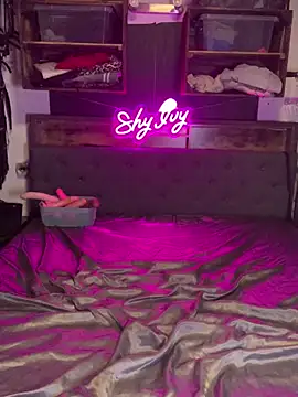 Snapshot of Shy_Ivy chatting on September 10, 2025, 9:37 pm Shy Ivy online show from September 10, 2025, 9:37 pm