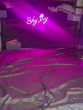 Snapshot of Shy_Ivy chatting on September 16, 2025, 9:27 pm Shy Ivy online show from September 16, 2025, 9:27 pm