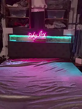 Snapshot of Shy_Ivy chatting on October 1, 2025, 9:54 pm Shy Ivy online show from October 1, 2025, 9:54 pm